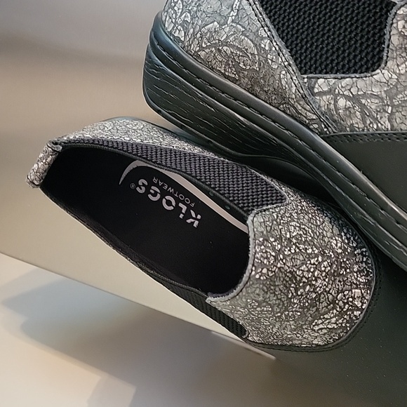 Klogs size 8.5 Medium - Picture 3 of 5